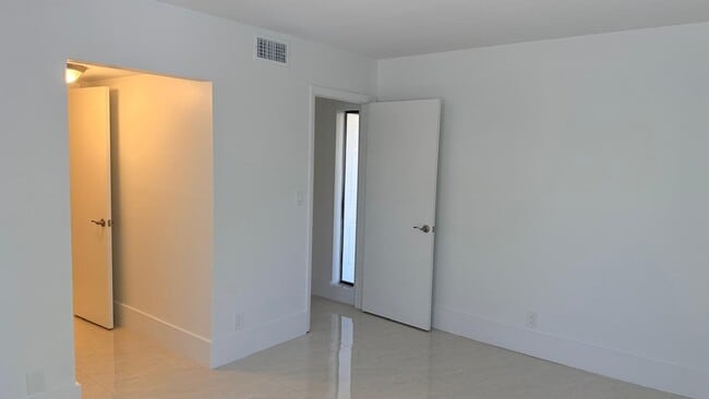 Building Photo - 1254 S Military Trail