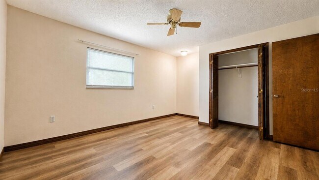 Building Photo - 35025 Raintree Dr