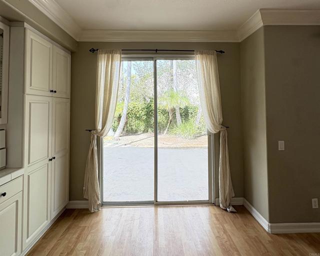 Building Photo - 4994 Crestview Dr