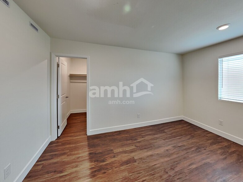 Building Photo - 8837 Brent Leaf Ave