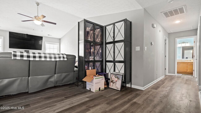Building Photo - 706 Ironwood Dr