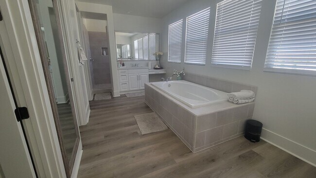 Building Photo - 3701 Parterre Ct