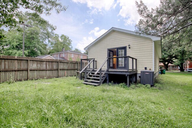 Building Photo - 1028 Duke St