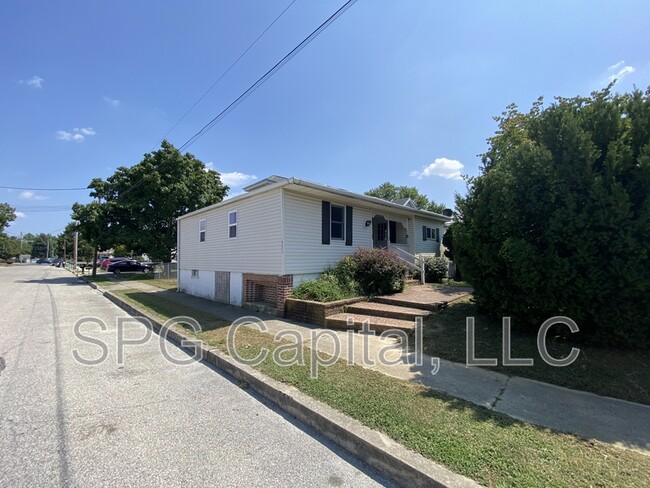 Building Photo - 351 Manor St