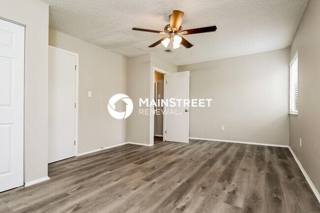 Building Photo - 3 Bedroom Pet-Friendly Home in NORTH PORT, FL with Main Street Renewal