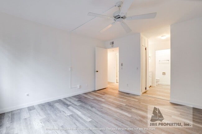 Building Photo - Beautifully Remodeled Unit Available Now!
