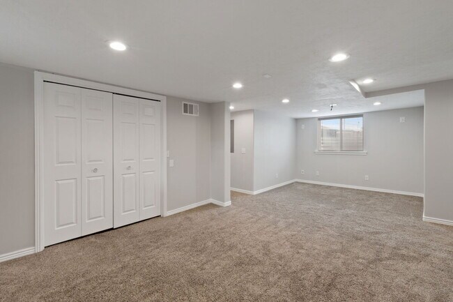 Building Photo - This charming, 4 bedroom 2 bath updated bungalow in the heart of Ogden for $2150 a month