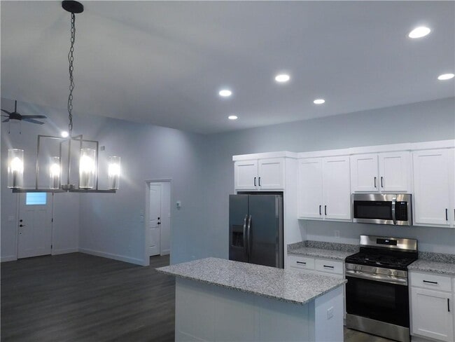 Building Photo - 310 Harmony Dr