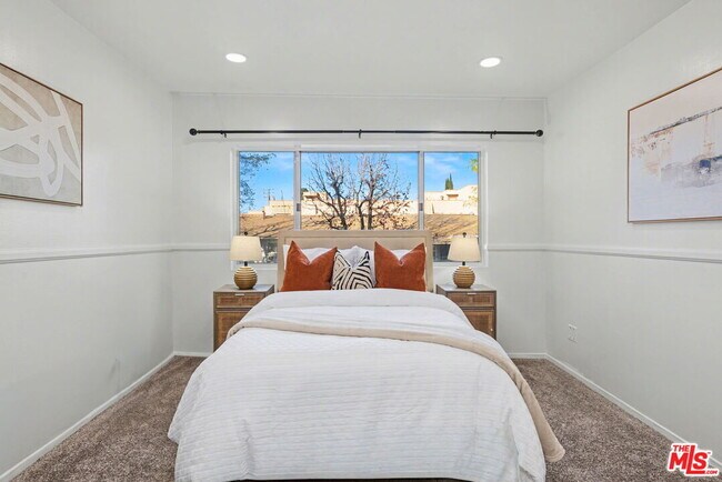 Building Photo - 14850 Hesby St