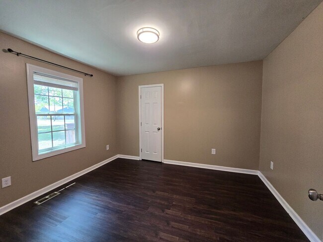 Building Photo - 707 Miller Ave