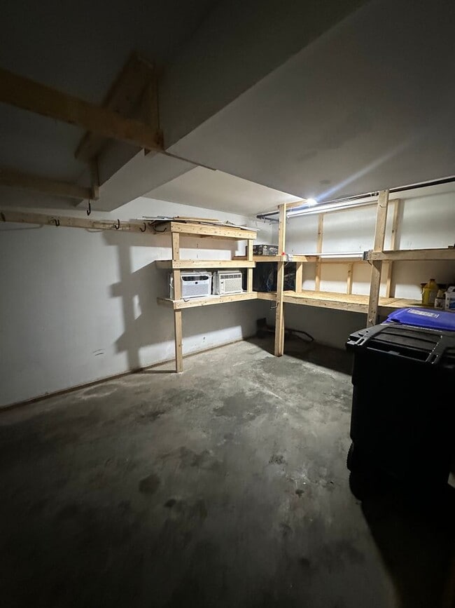 Building Photo - Charming 2BD/1BA Townhome in Burlington’s New North End