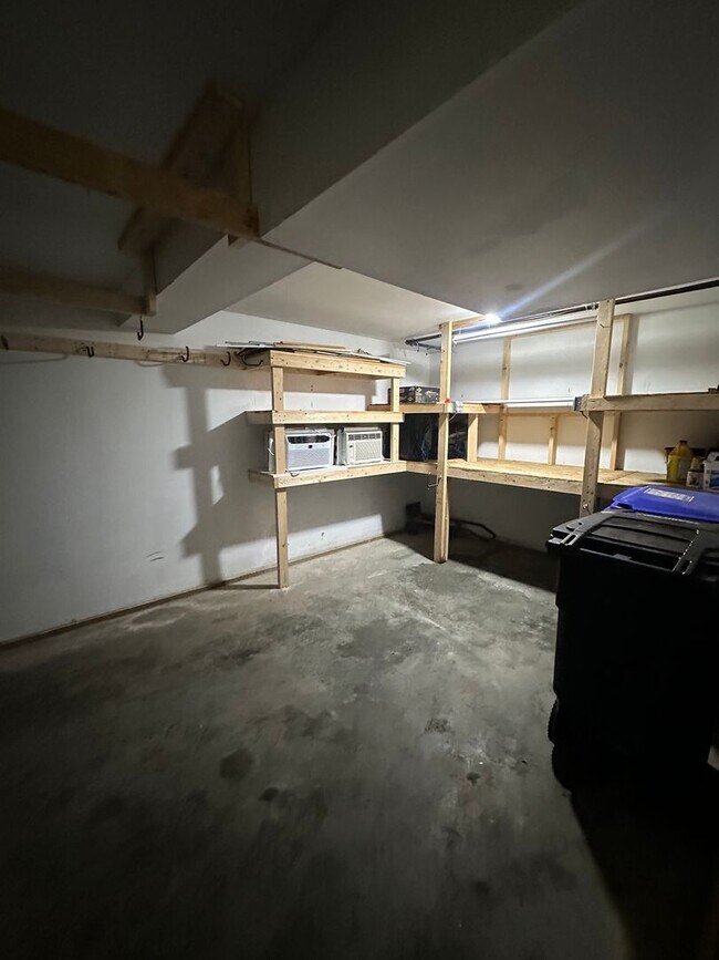 Building Photo - Comfortable 2BR Townhome with Garage, Laundry, and Modern Appliances