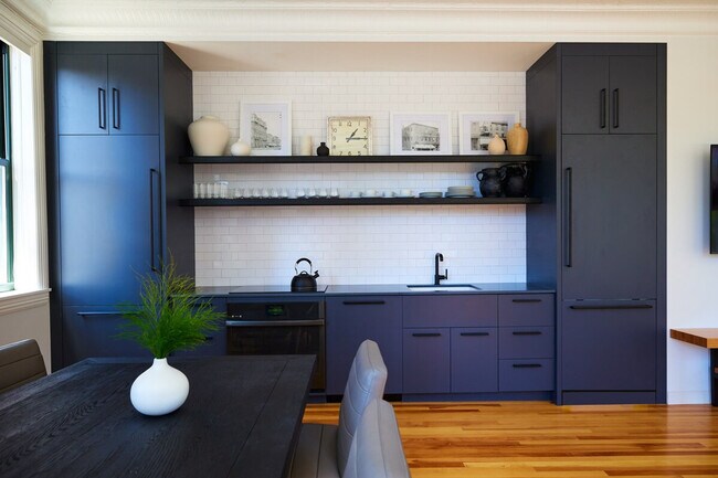 Building Photo - 205 Newbury St