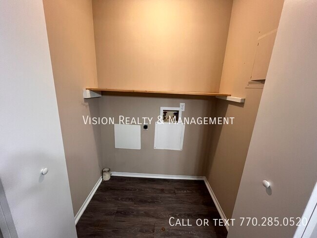 Building Photo - 12 S Creek Rd