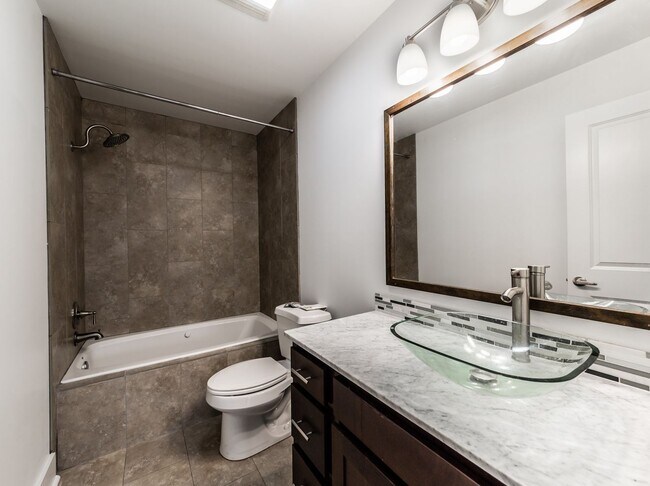 Building Photo - FOR RENT in Lafayette!