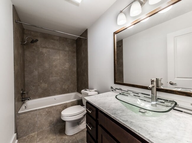 Building Photo - Modern Luxurious Lafayette Townhome for Rent (Right Across From the Oil Center)!