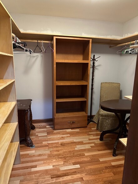 Closet - 2901 SW 5th St