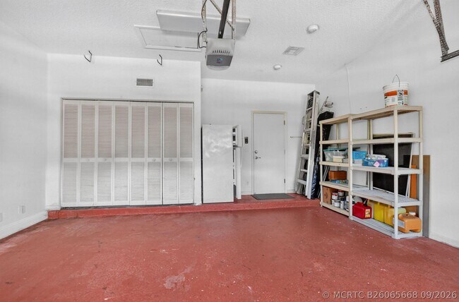 Building Photo - 10031 Lexington Estates Blvd