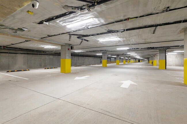 Building Photo - 300 Arno Dr