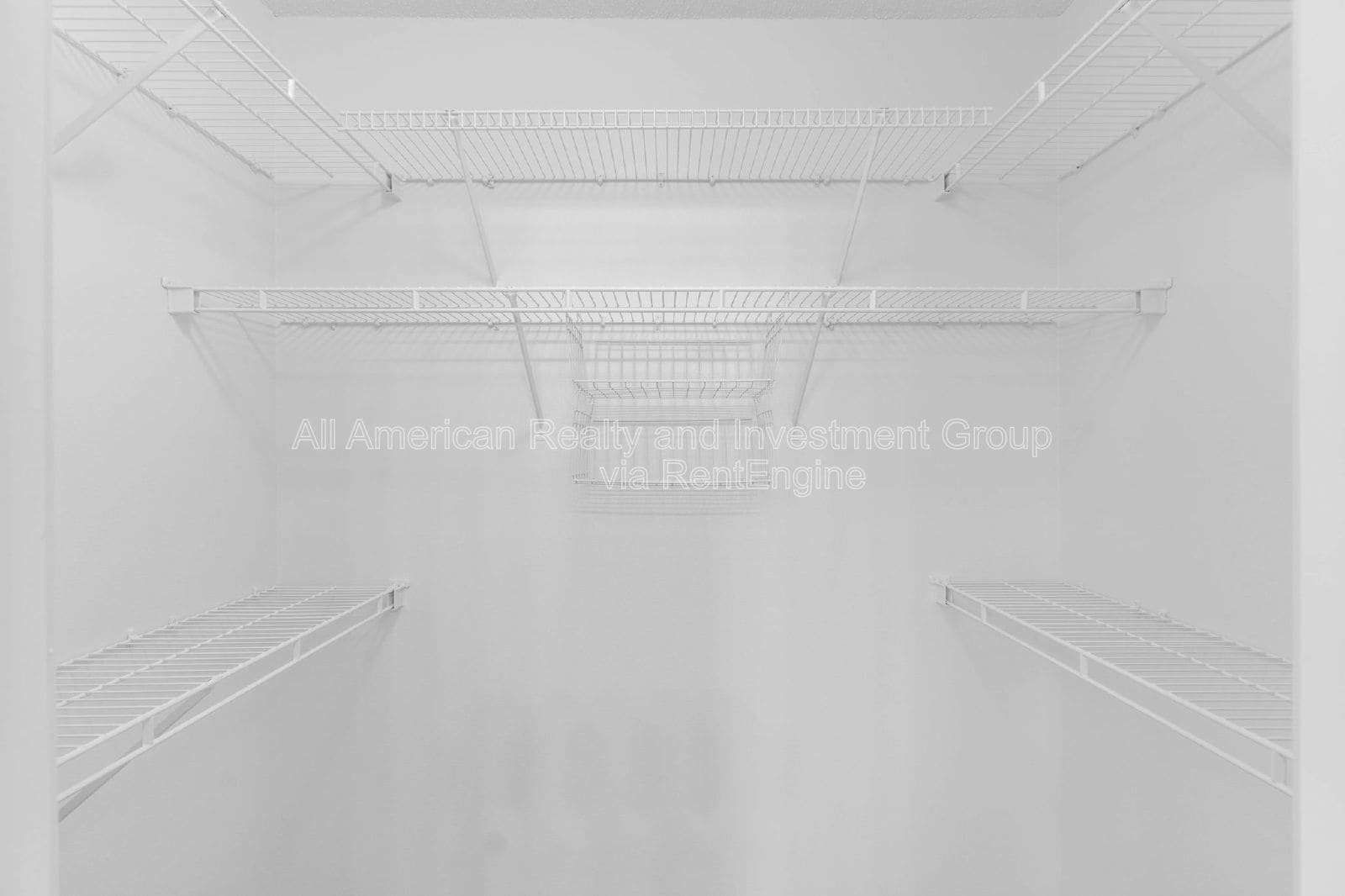 Building Photo - 993 John Wayne Cir