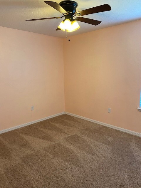 Building Photo - 610 Silverthorn Pl