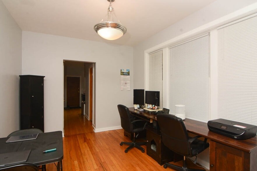 Building Photo - 1722 W Fletcher St