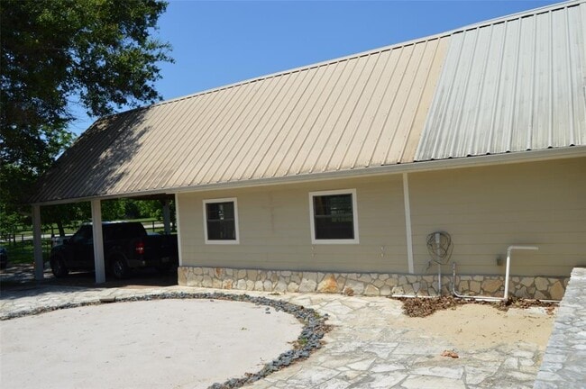 Building Photo - 1410 Field Store Rd