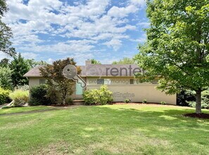 Building Photo - 1406 Highland Way