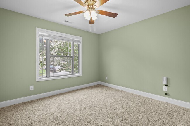 Building Photo - 128 Sycamore Hill Dr