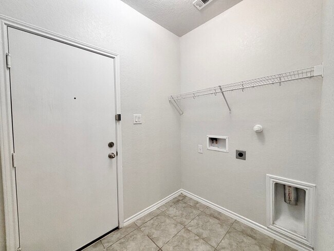 Building Photo - Modern one-story, 4 bedroom rental!