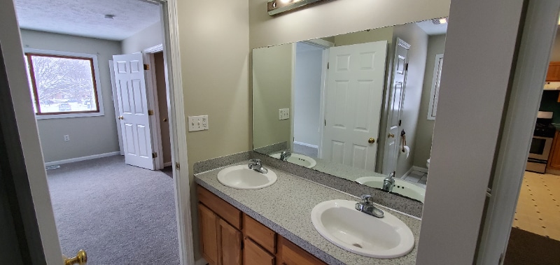 Building Photo - 3613 Newcastle Dr SE