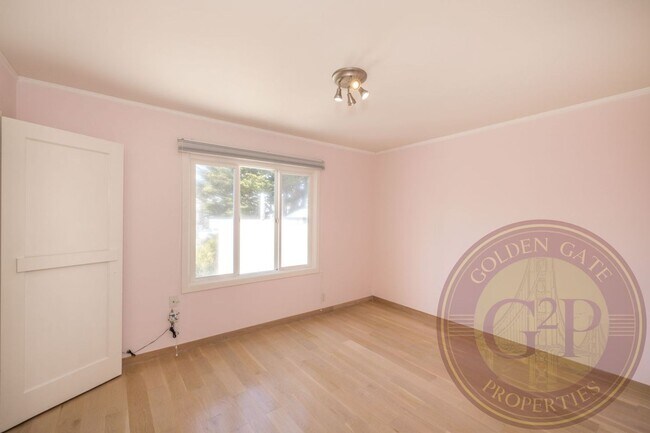 Building Photo - Collingwood Street - 450-452