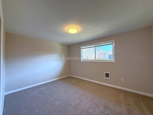 Building Photo - 5116 SE Mitchell St