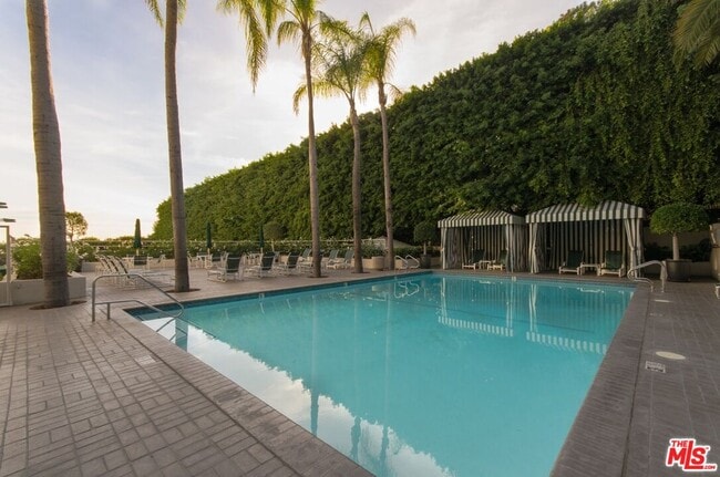 Building Photo - 1131 Alta Loma Rd