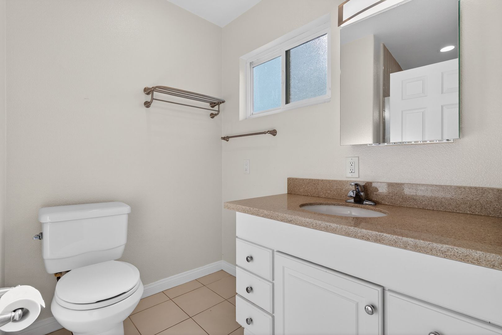 Building Photo - 2884 La Salle Ave