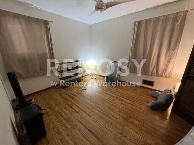 Building Photo - Available July 1st - 2 bed 2 bath, Single Family Home in Richfield!