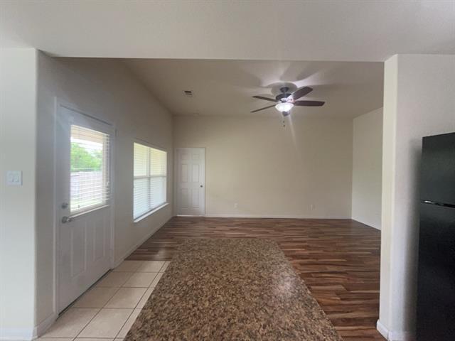 Building Photo - 10009 Iron Ridge Dr