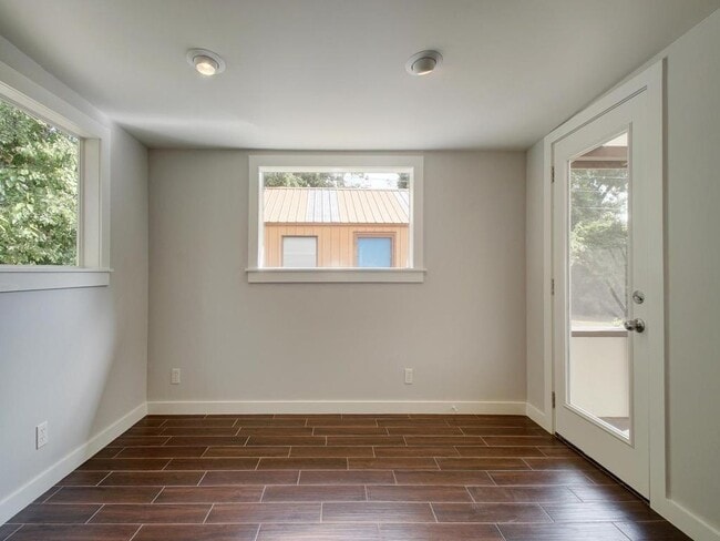 Building Photo - 1110 Fieldcrest Dr