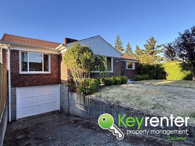 Building Photo - Charming 4-Bedroom Mid-Century Style Craft...