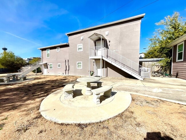 Building Photo - 319 S Olive St