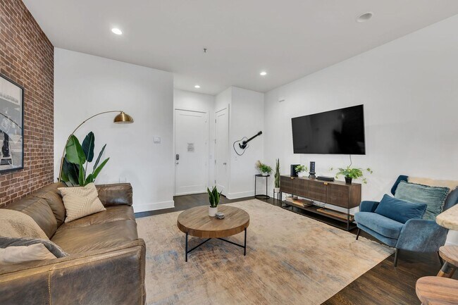 Building Photo - Furnished West End Luxury Condo