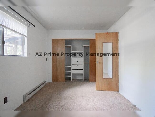 Building Photo - 5383 Glenwood Ln