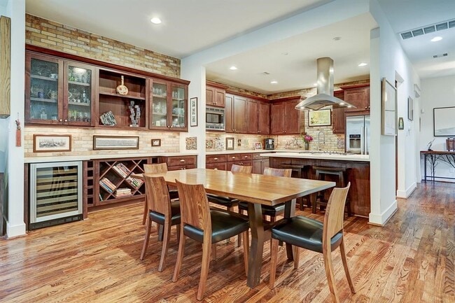 Building Photo - 2501 McDuffie St