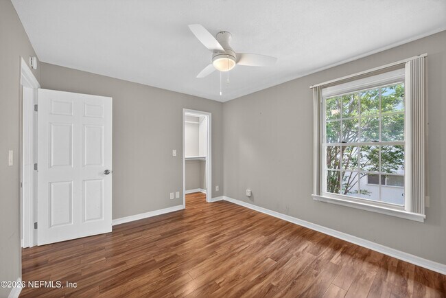 Building Photo - 83 Comares Ave