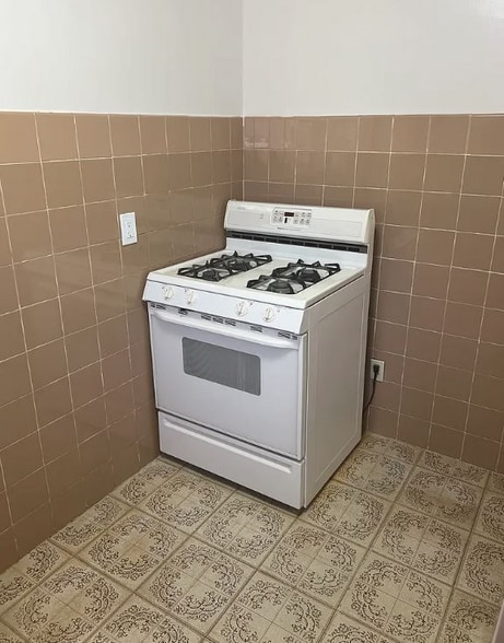 Building Photo - 2718 E 18th St