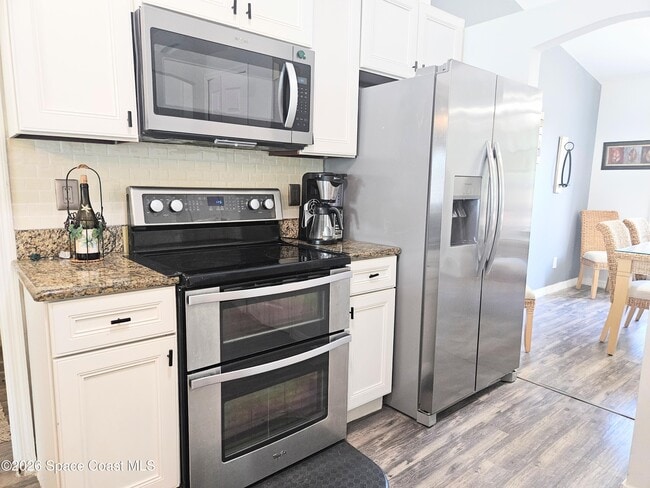 Building Photo - 4855 Balfern St
