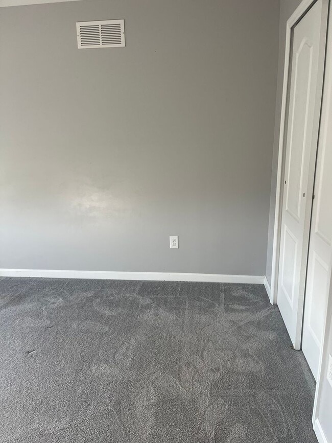 Building Photo - 3 bedroom 2 1/2 bath Townhouse in Bayberry