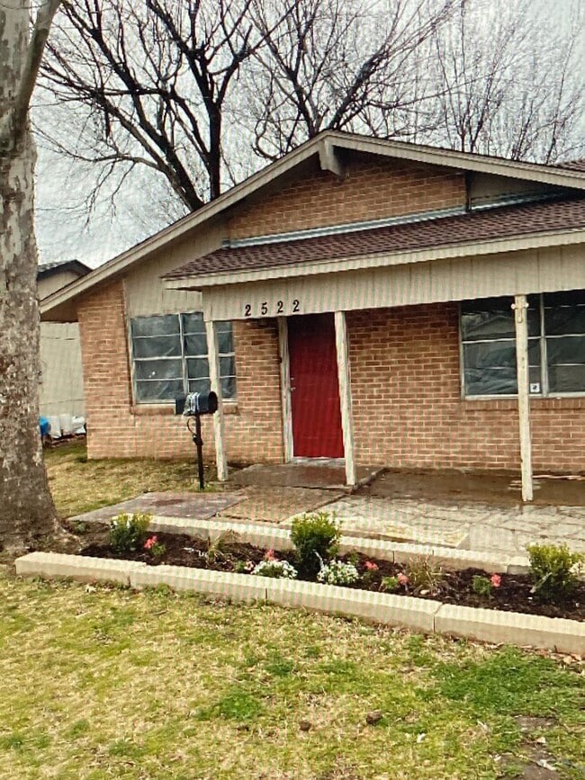 Primary Photo - 2522 Cunningham St