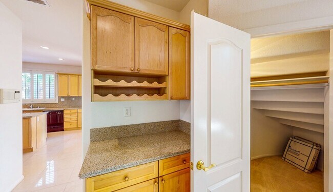 Building Photo - Beautiful 4 bedroom 3 full bath home with 2,902 Sq. FT. of living space.