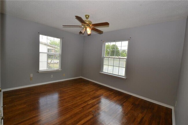 Building Photo - 4702 Wally Ave